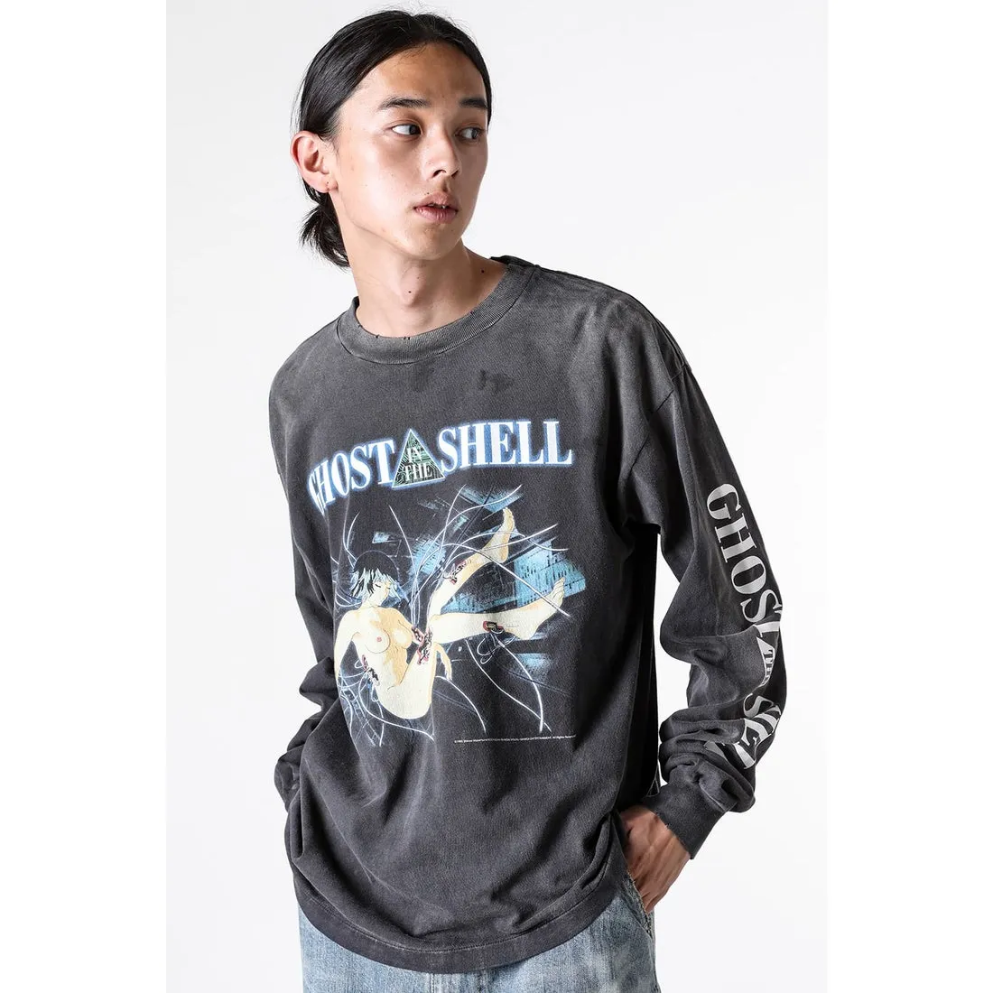 SAINT Mxxxxxx × GHOST IN THE SHELL Ghost in the Shell GS_LS TEE/GITS/BLK Big IP Ghost in the Shell co-branded model Sleeping Motoko Kusanagi Retro distressed long sleeves Washed black S-XL Ready-to-wear Assute dyeing Full-body spray fade/replacement fade Correct accessories Joint LOGO wash mark/main mark/cherub mark Super complex printing replica The drawing/pattern making cycle is very long and the hand graffiti is dirty.